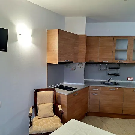 Tiny In Regina Mare Carewo