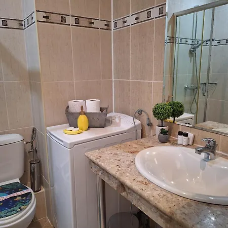 Tiny In Regina Mare צרבו